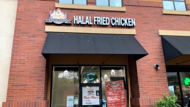 Halal Fried Chicken in Sacramento, CA serves crispy chicken, waffles, burgers, and sandwiches — all 100% Halal.