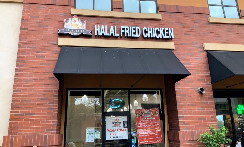 Halal Fried Chicken in Sacramento, CA serves crispy chicken, waffles, burgers, and sandwiches — all 100% Halal.