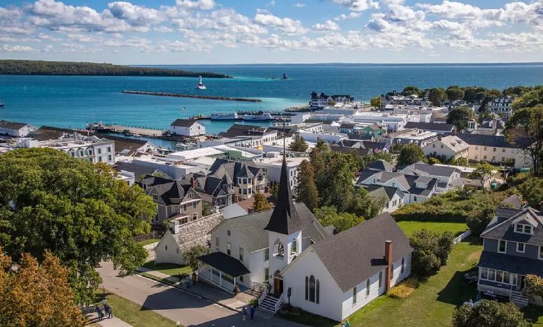 Michigan truly has it all: vibrant cities, breathtaking natural wonders, and an impressive Great Lakes coastline.