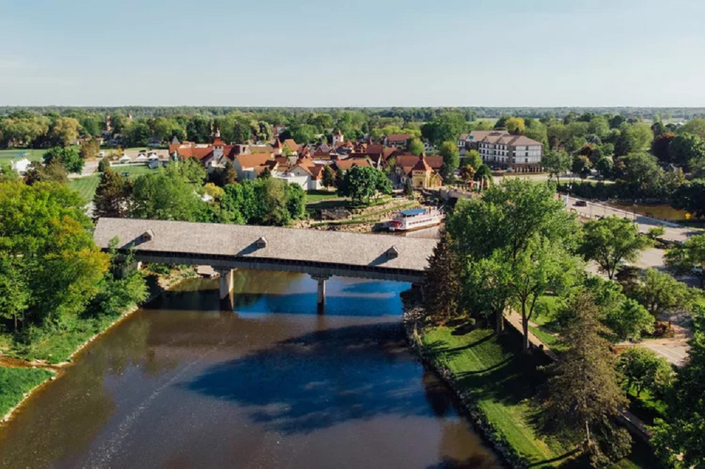Known for its Bavarian architecture and festive atmosphere, Frankenmuth offers year-round attractions, from Christmas markets to zip lines and Oktoberfest celebrations.