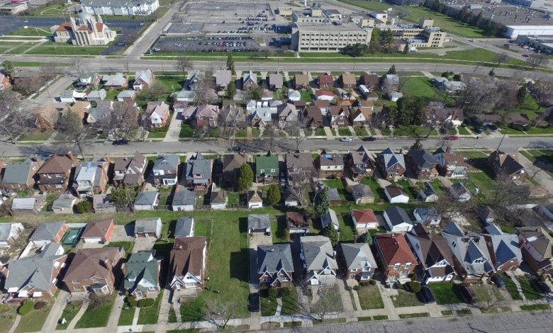 A CommercialCafe study shows that most vacant land in the U.S. is concentrated in major cities, particularly in Texas and California. Dallas, Fort Worth, and Phoenix top the list