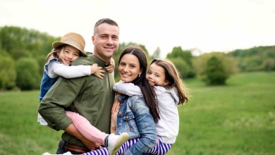 A new CoworkingCafe report ranks the best U.S. cities for working parents in 2025.