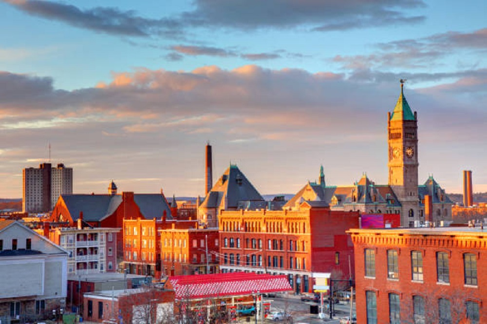 Massachusetts offers more than just educational prestige and history — it provides a safe, multicultural environment where Muslims can live according to their faith, find halal food easily, and raise families within a welcoming community.