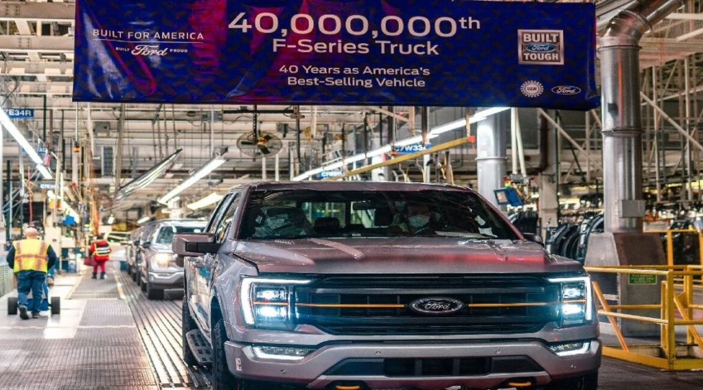 Ford has announced a recall of nearly 230,000 vehicles in the United States after discovering a software defect in the dashboard display screen that may prevent vital driving information from appearing, including speed indicators and warning lights.