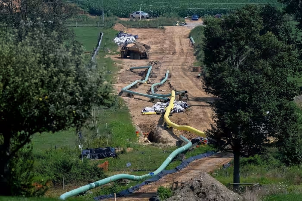 New York regulators approved the $1 billion Northeast Supply Enhancement (NESE) underwater gas pipeline, reversing prior rejections.
