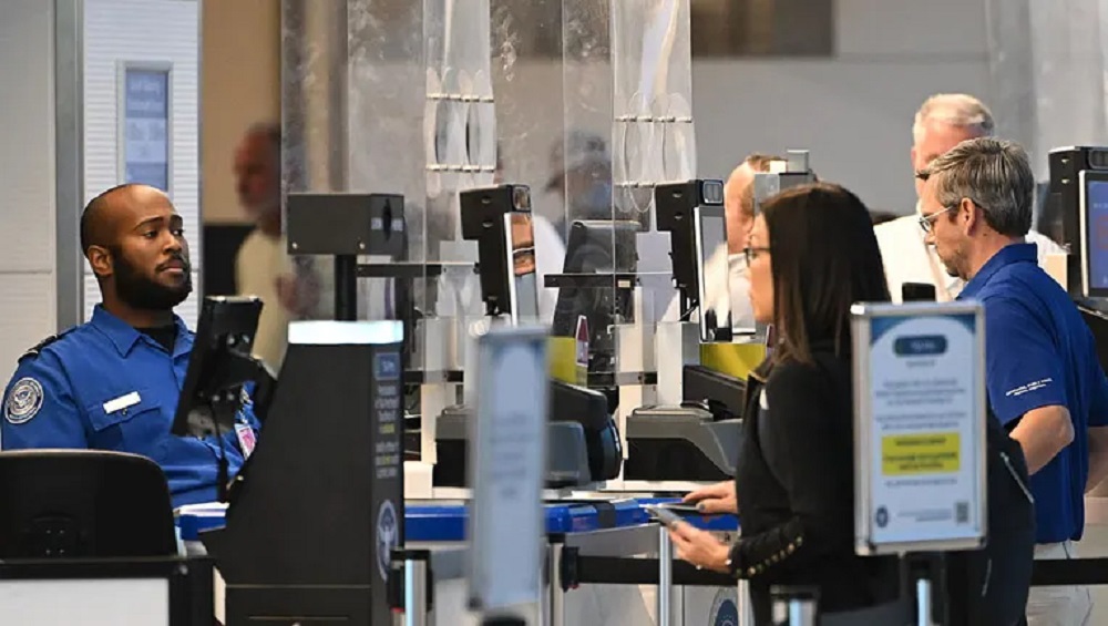 DHS Warns of Entry Risks for Noncompliance with New Biometric Rule