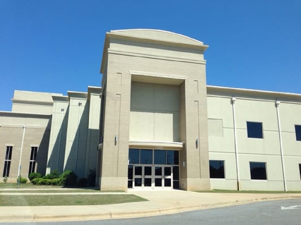 Mosques and Islamic centers play a central role in this growth. Institutions like the Islamic Center of Montgomery and Masjid Quba offer daily prayers, Quranic classes, youth programs, interfaith events, and community outreach activities.