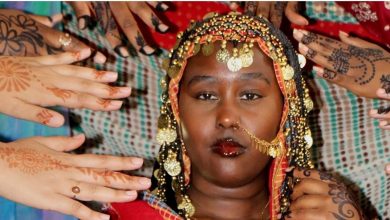 A compelling deep-dive into how Sudanese-American student Amina Ibrahim uses henna art to preserve cultural identity, raise awareness about Sudan’s humanitarian war,