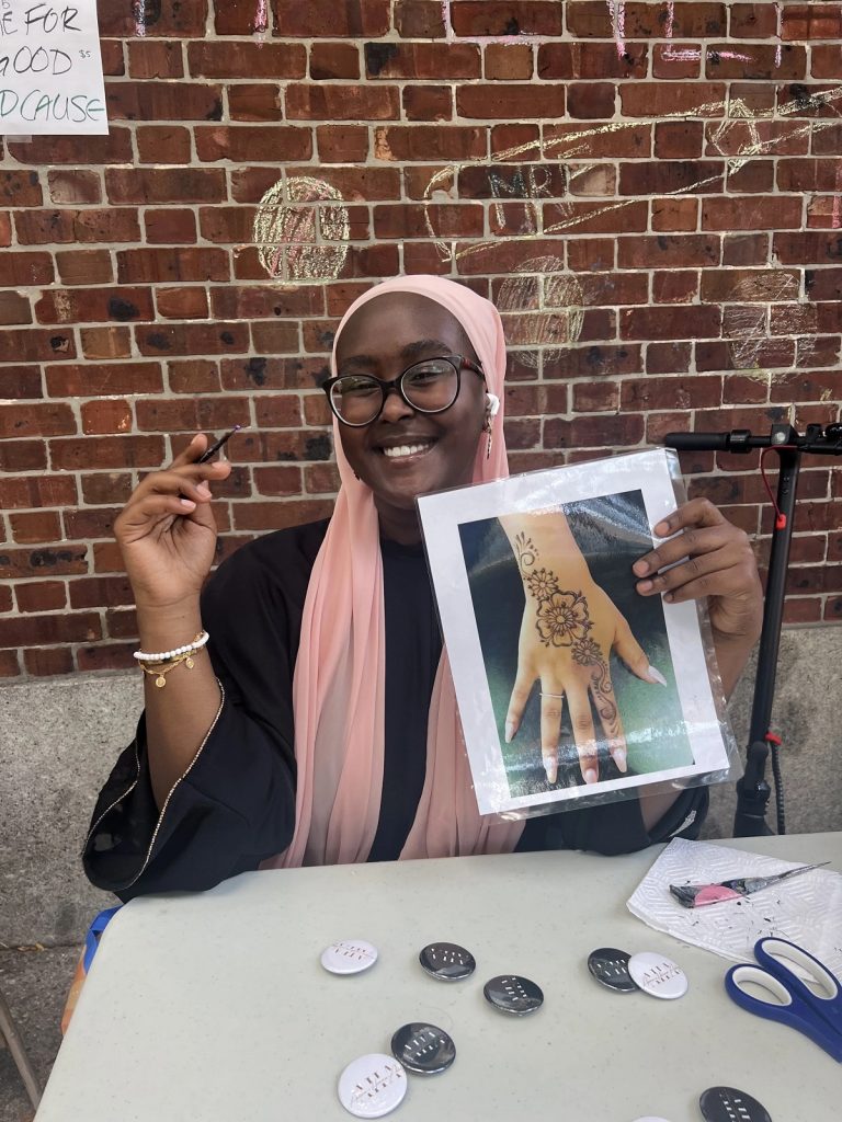 Henna has always been deeply intertwined with Sudanese identity — an art used in weddings, births, holidays, and life milestones. Known locally as sibgha, its deep reddish tone is traditionally mixed with natural additives to create the perfect stain.
