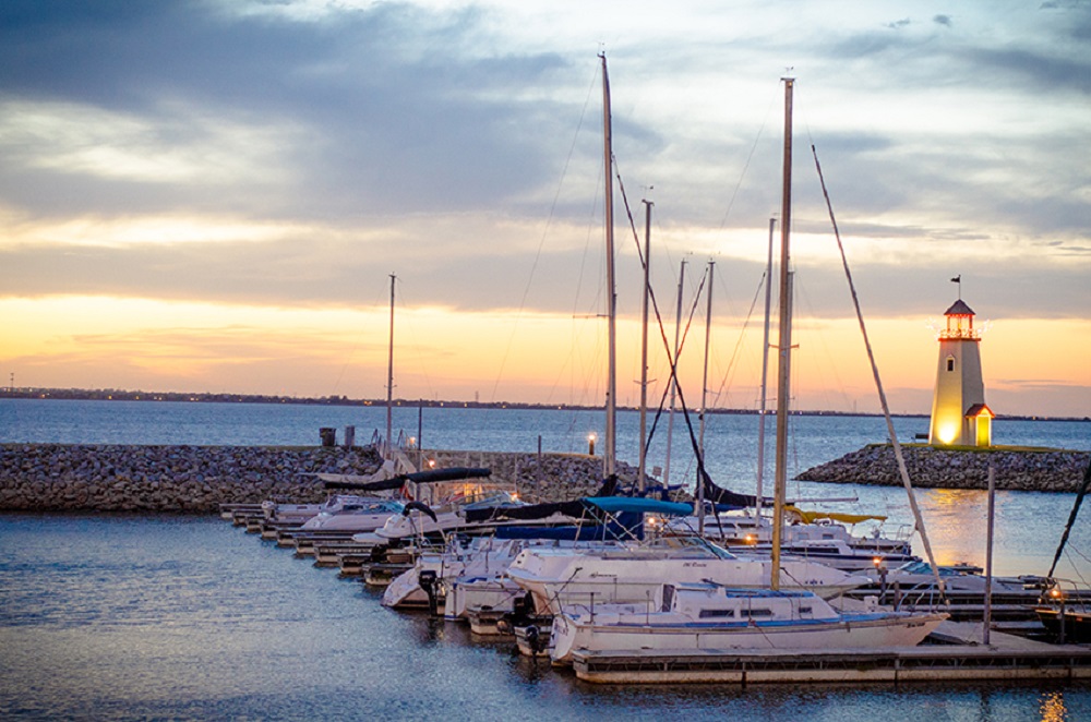 According to an analysis by MoveBuddha, a company specializing in U.S. internal migration data, Knoxville, Tennessee tops the list of cities attracting the most new arrivals, followed by Tulsa, Oklahoma; Vancouver, Washington; Savannah, Georgia; and Tucson, Arizona.