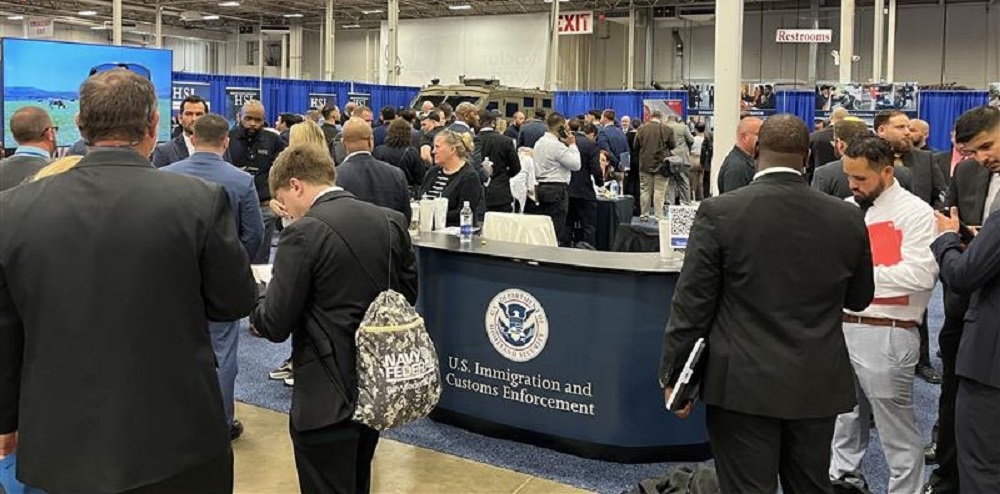 The administration of President Donald Trump announced the imposition of new financial fees amounting to five thousand dollars on migrants who are caught entering the United States illegally.