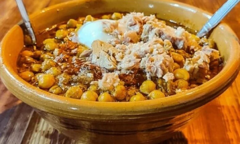 Tunisian lablabi is one of the country’s most iconic traditional winter dishes, known for its simplicity, warmth, and deep cultural roots.