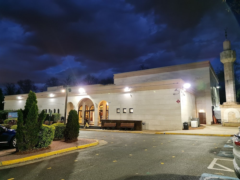 the most famous mosques in the United States—from the Islamic Center of America to Manhattan’s Cultural Center.