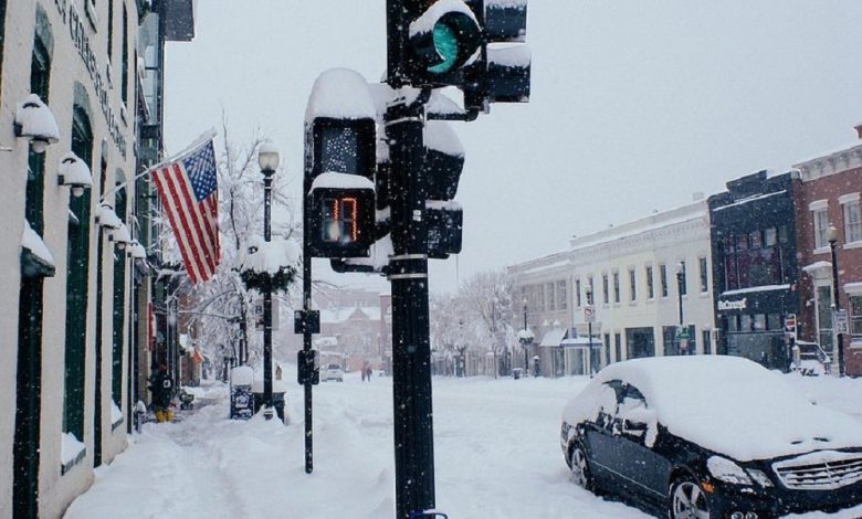 The National Weather Service has issued widespread warnings about a powerful winter storm expected to hit several states from Monday through Wednesday, bringing snowfall of up to 14 inches in some areas and creating “dangerous” conditions that threaten daily travel safety.