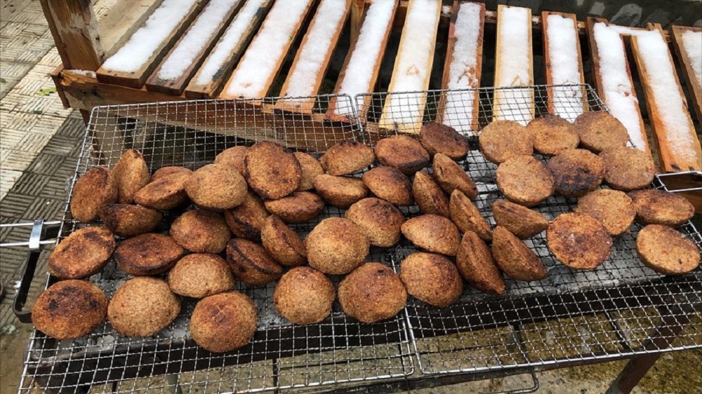 As every year, with the arrival of the “white visitor” — snow — the mountain villages of northern Lebanon return to their roots and former authenticity, reviving the rituals of traditional cuisine passed down through generations.