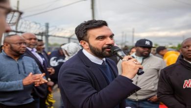 New York City mayor-elect Zahran Mamdani explains migrants’ rights to remain silent, refuse entry, and record ICE agents after federal raids in Manhattan.