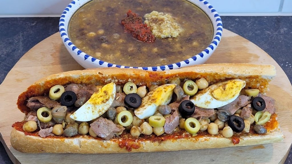 Tunisian kaskrout lablabi