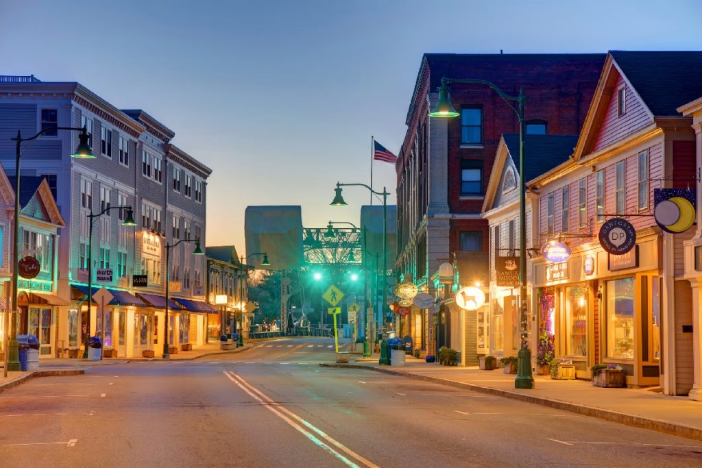 This classic New England town blends calm waterfront views with historic charm and easy-going cafés. Mystic is ideal for slow exploration by foot or bike. 