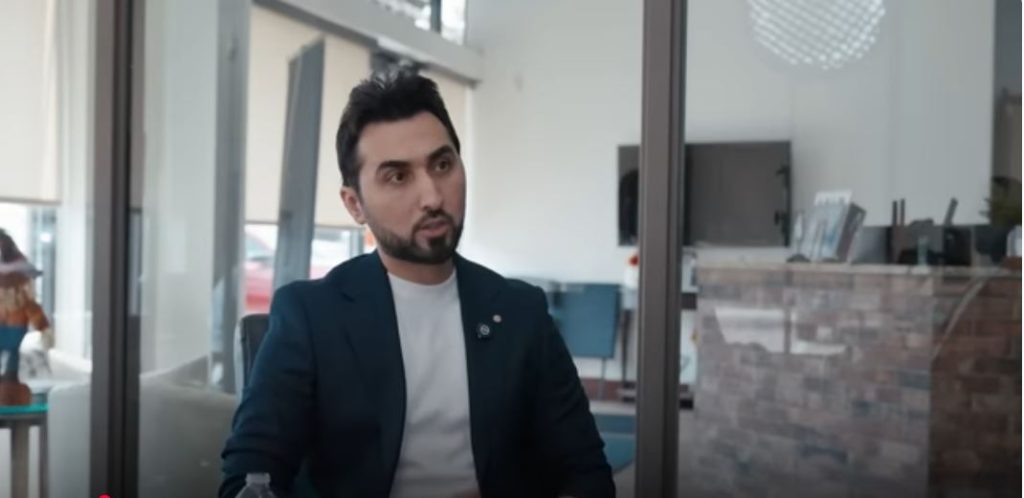Sinan Falah leverages his experience to educate and empower others through N³ (Noon Cube)—the first Arab-American economic and financial literacy program in the U.S.
