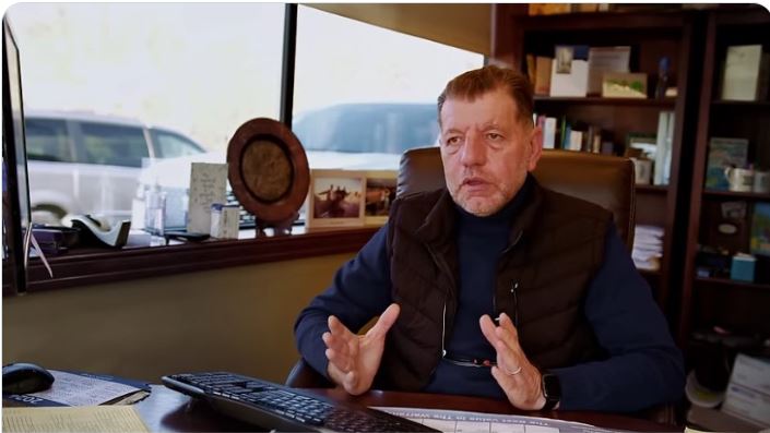 the inspiring story of Palestinian engineer Hussein Joudeh Abu Walid, who emigrated to America in 1984 and transformed from a student into one of the top car dealers in his city after 40 years of perseverance, vision, and hard work.