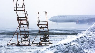 A major winter storm is sweeping across the United States, bringing heavy snow, freezing rain, and travel disruptions to the Midwest and East Coast, while California faces flood risks amid severe holiday weather.