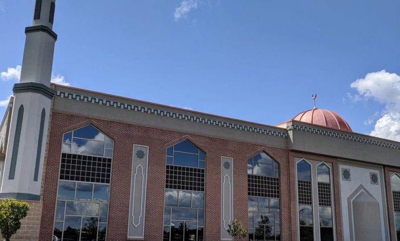 the community faces challenges related to integration, discrimination, and maintaining cultural heritage, it has achieved notable success in fostering solidarity, civic participation, and public engagement.