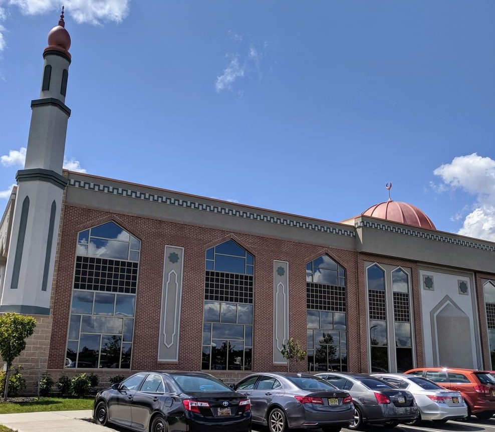 the community faces challenges related to integration, discrimination, and maintaining cultural heritage, it has achieved notable success in fostering solidarity, civic participation, and public engagement.