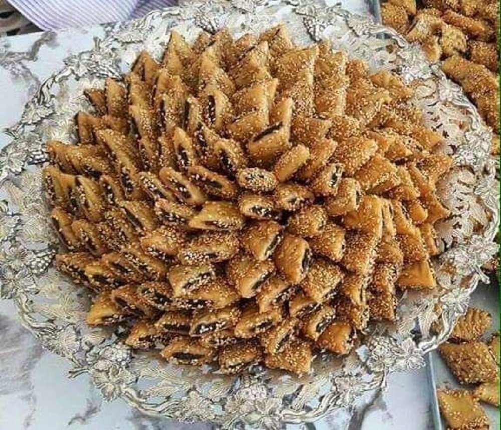 The history of Maqroudh dates back centuries, particularly to Kairouan, one of the oldest Islamic cities in the Maghreb.