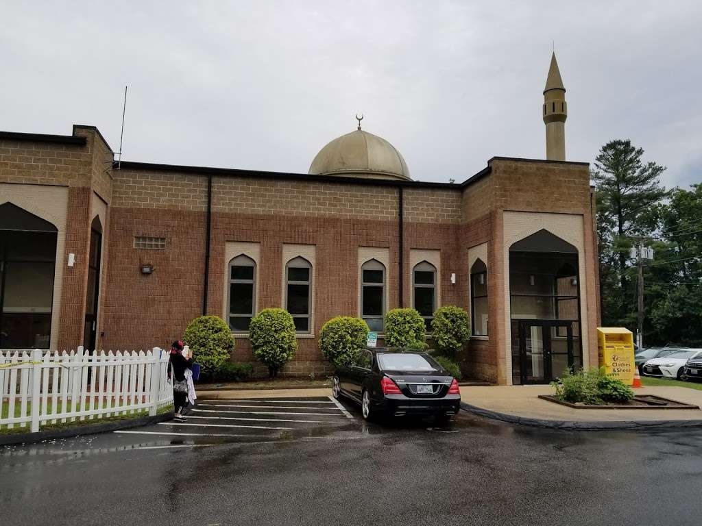 Masjid Al-Islam in Rhode Island, its role as a spiritual and cultural hub, community programs, educational initiatives, and contributions to local Muslim life and interfaith dialogue
